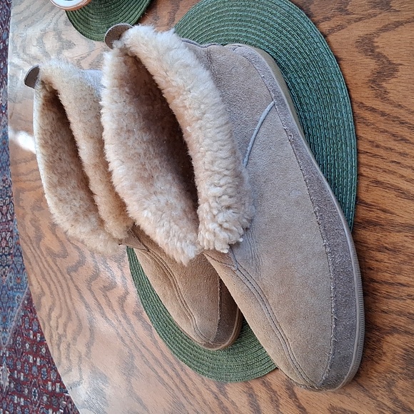 Minnetonka Tan Suede Leather Sheep Fur Lined Ankle Boot Slippers  Size 12 - Picture 1 of 8